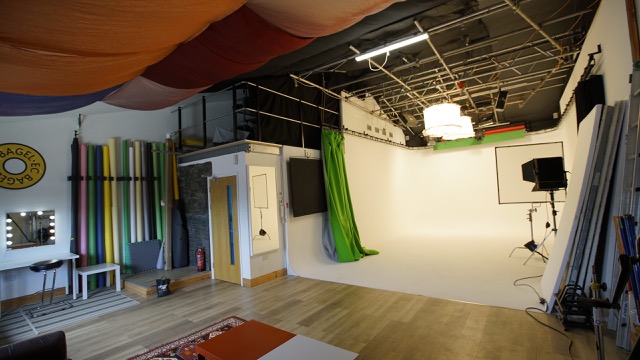Our large air-conditioned studio with infinity curve.  Comes with lighting grid.  Ideal for head-shots,  fashion shoots, product shoots, commercials,  green screen shoots, YouTube videos & music videos.

6m ceiling height, 10m  x 5m shooting space